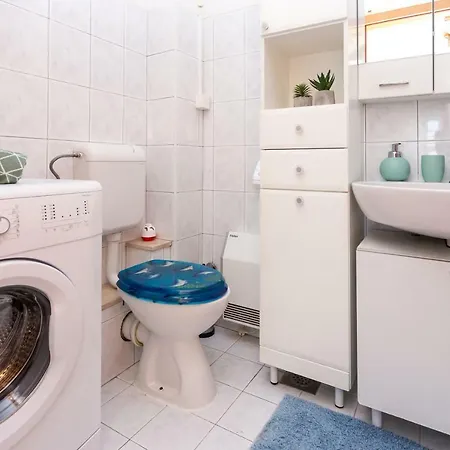 2 Bedroom Dina - Apartamento Omiš